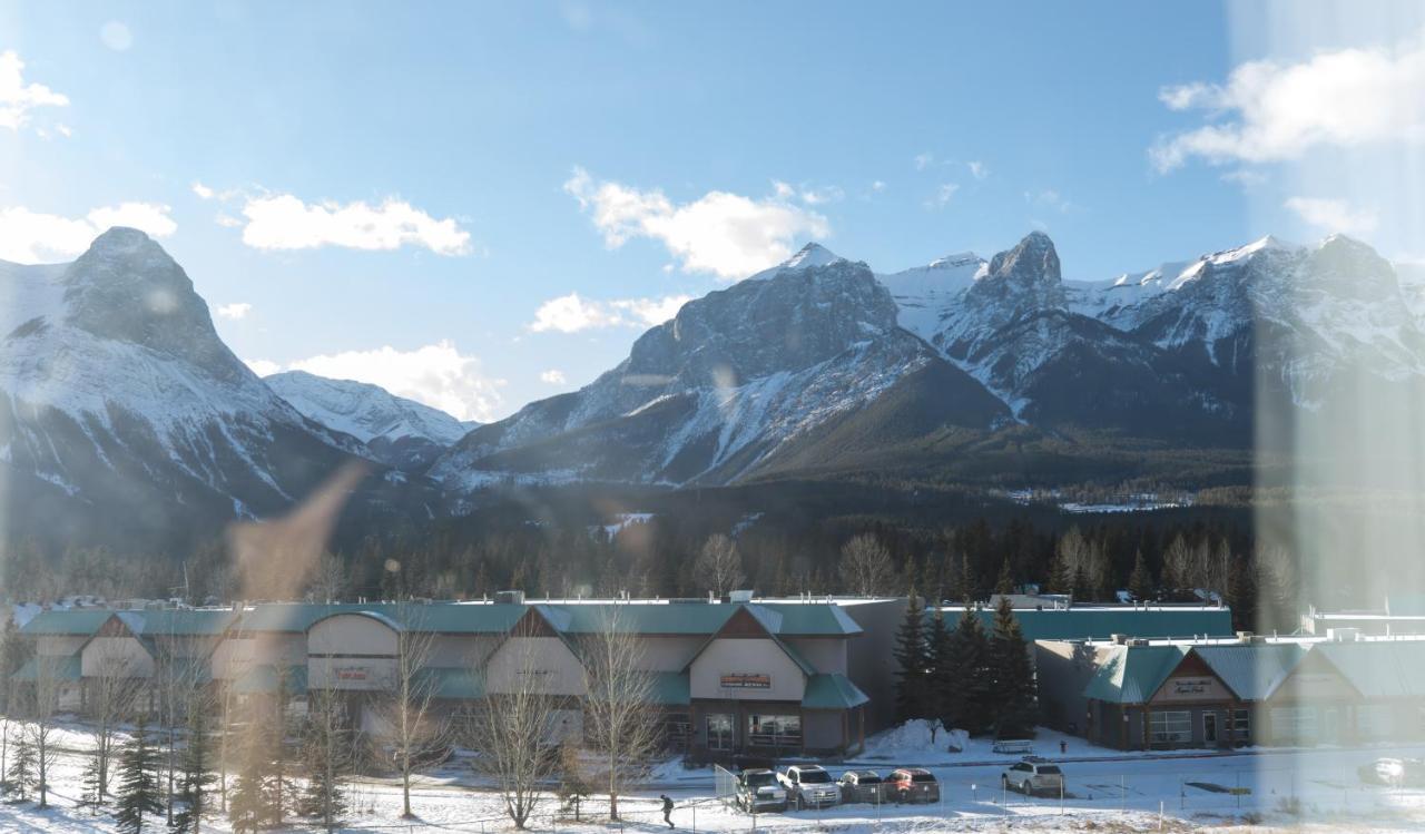 Super 8 By Wyndham Canmore Zewnętrze zdjęcie